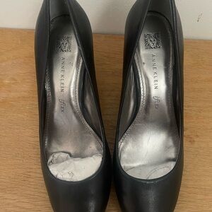 Anne Klein Black Leather Rounded Toe Pumps
